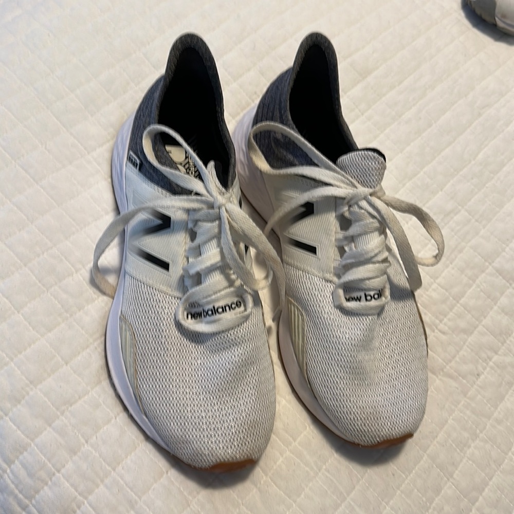 NEW BALANCE SHOE
